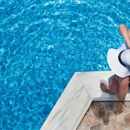 Golden Bay Sea Hotell 2*